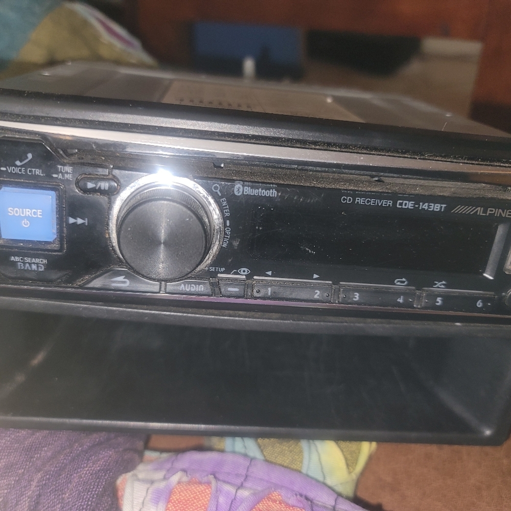 Alpine CDE-143BT Car Stereo